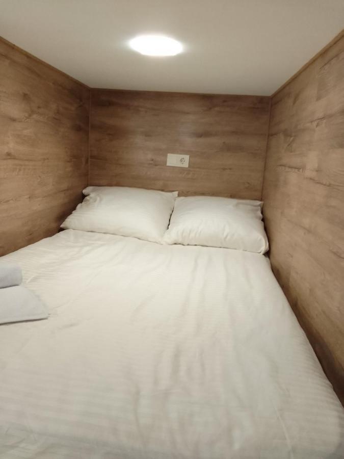Hostel Voyage Kiev Exteriör bild